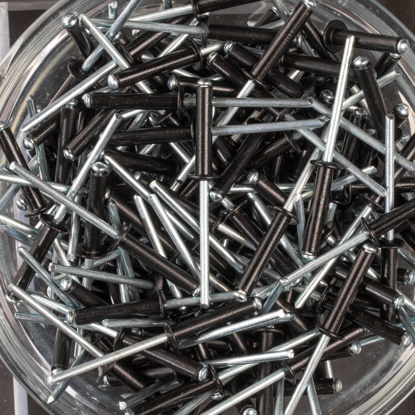 250 rivets standards à aluminium/acier à tête plate à RAL9005 à Ø4x20mm - SCELL-IT - ABD4020