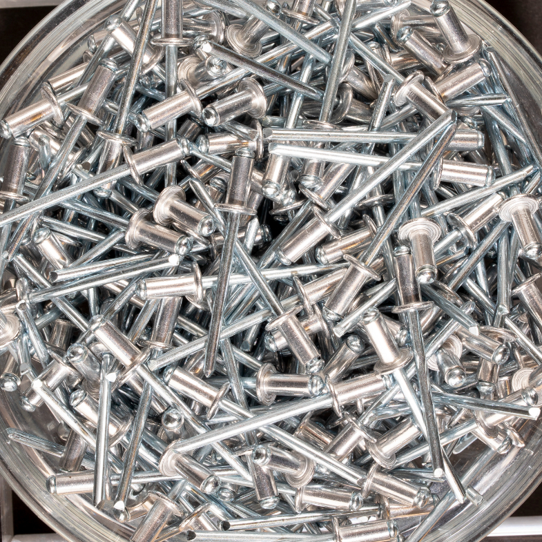 400 rivets standards à aluminium/acier à tête plate à Ø4x8mm - SCELL-IT - ASD4008