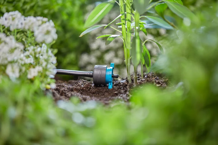 Goutteur fin de ligne réglable et régulateur de pression 1 - 8 l/h - GARDENA - 13304-26