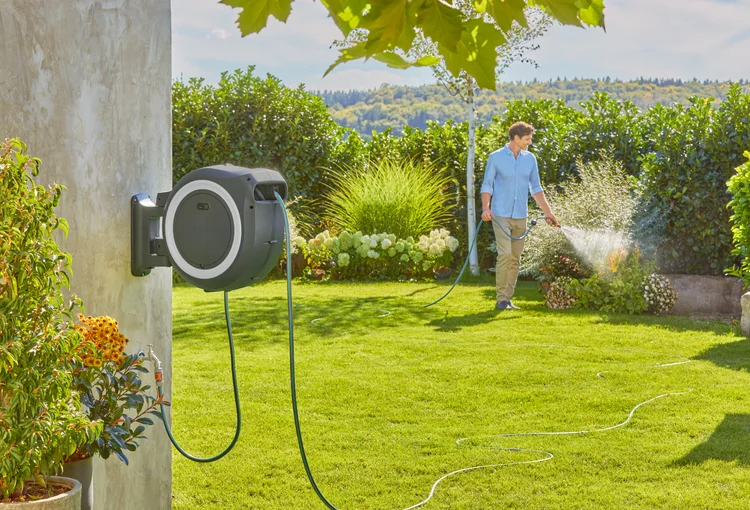 Dévidoir automatique mural sur batterie PowerRoll XL 35/18V P4A tuyau de 35 m blanc - sans chargeur ni batterie - GARDENA - 18642-55