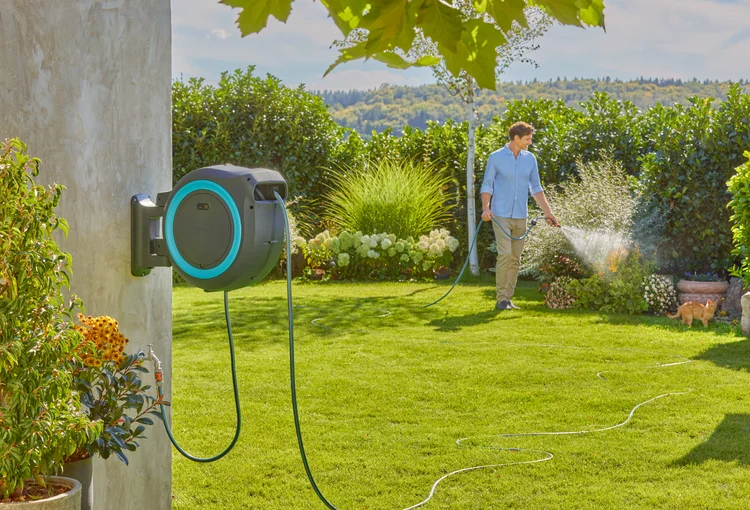 Dévidoir automatique mural sur batterie PowerRoll XXL 40/18V P4A tuyau de 40 m bleu turquoise - GARDENA - 18645-55