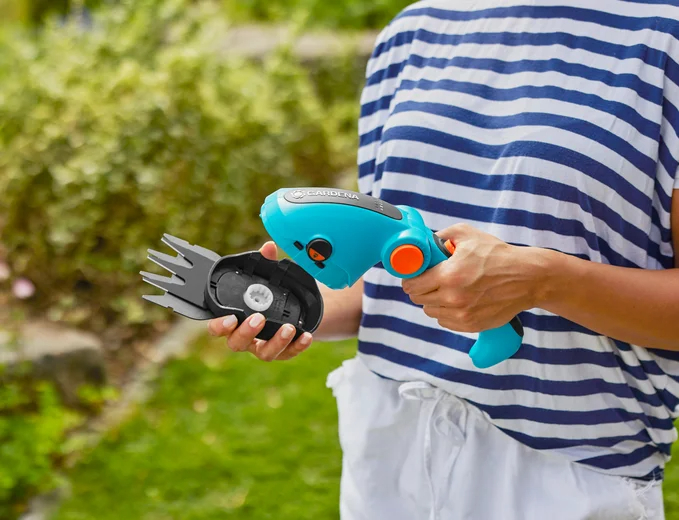 Kit cisaille à gazon ComfortCut Li + lame taille-buissons - GARDENA - 9888-20