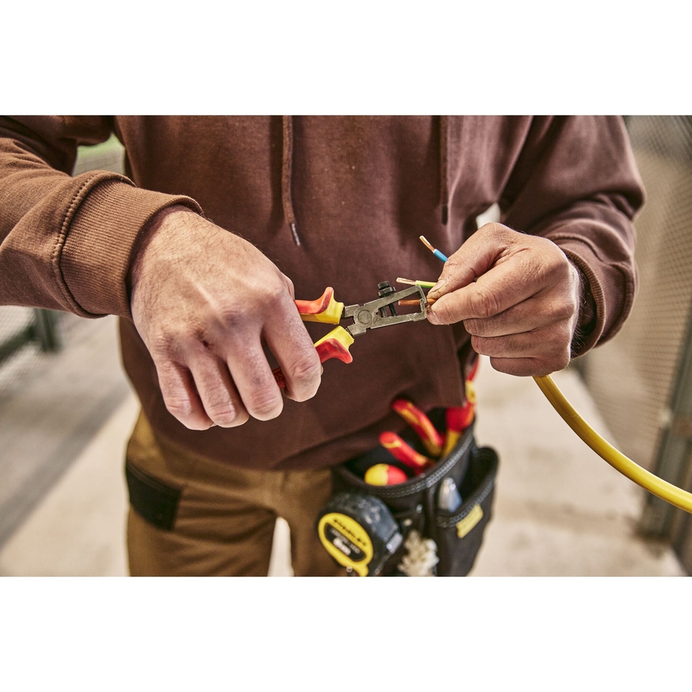 Pince à dénuder 170 mm isolée 1000 V - 0-84-010 - STANLEY FATMAX