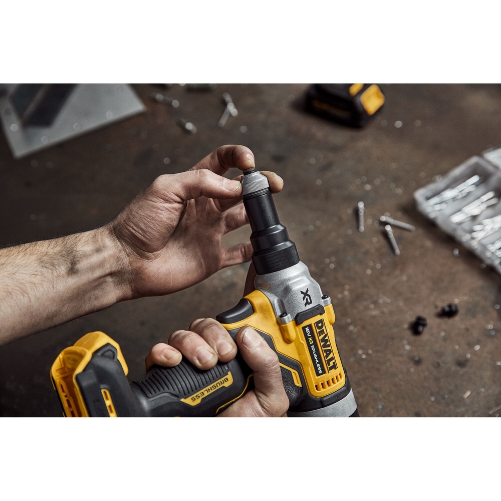 Riveteuse XR 18V 1.7Ah Brushless 6.4 mm - 2 batteries POWERSTACK renforcées - DCF414E2GT-QW - DEWALT