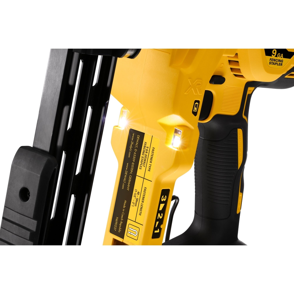 Agrafeuse pour clôture XR 18 V 5 Ah Li-Ion Brushless - DCFS950P2-QW - DEWALT