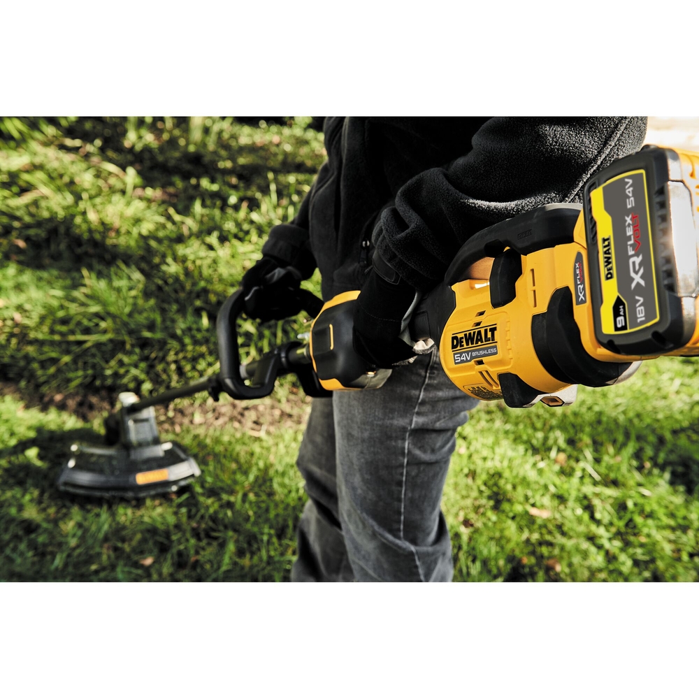 Combisystème XR FLEXVOLT 54 V 3 Ah Li-Ion : bloc moteur + tête de coupe-bordure - DCMAS5713X1-QW - DEWALT