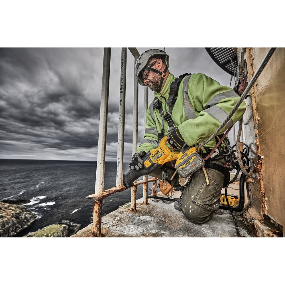 Scie sabre XR FLEXVOLT 54 V 3 Ah Li-Ion Brushless - DCS389X2-QW - DEWALT