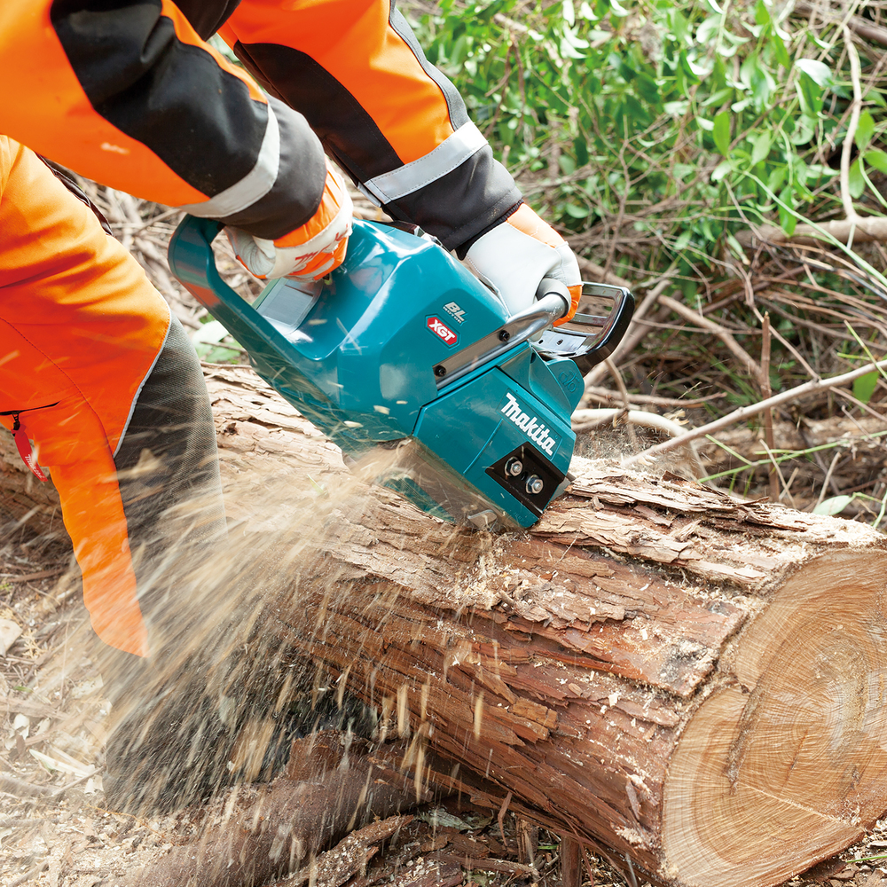 Tronçonneuse MAKITA 40 V max 40 cm avec batterie et chargeur UC012GT102